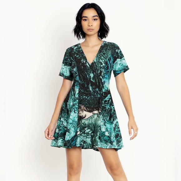 Blackmilk “TITANIA LYING ASLEEP EVIL V DRESS” Size Medium M NWT - Picture 14 of 15